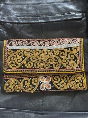 Jeweled embroidered Sandar Tun clutch makeup travel bag